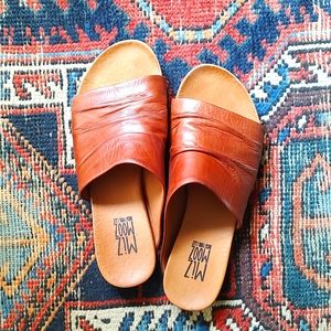 Miz mooz sandals size 8